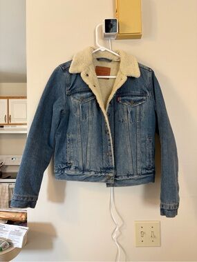 Levi's Sherpa-Lined Denim Trucker Jacket - Women’s size Small